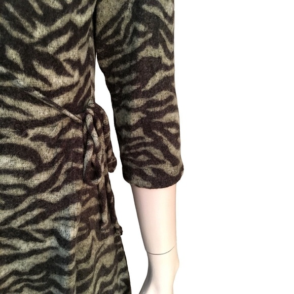 π
ΊKitten Soft Faux Wrap Rayon Blend Tiger Dress by Gilli Made USA Versatile - Picture 9 of 14